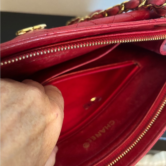 Chanel vintage red lambskin shoulder bag - Picture 5 of 11